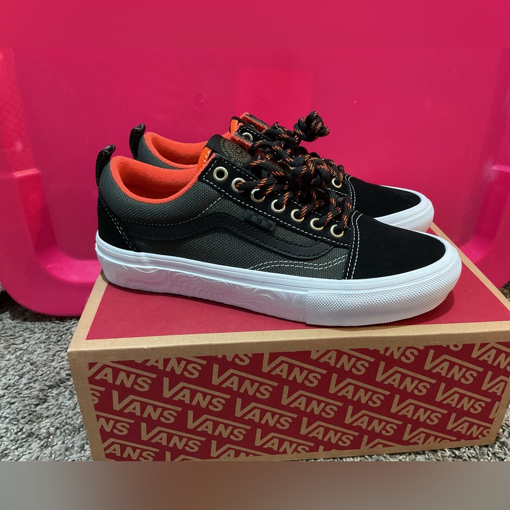 NWOT Vans Skate x Spitfire Old Skool Black & Flame shoes size 8.5
